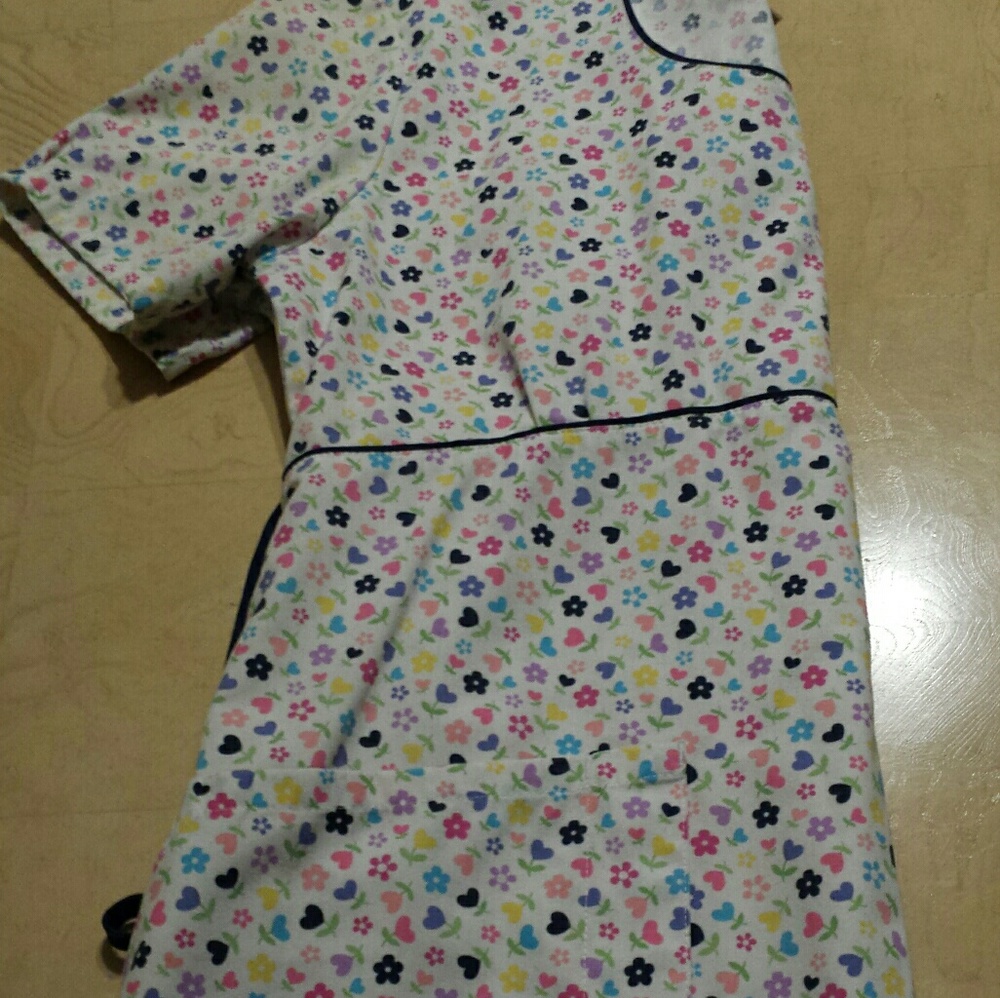 ***Scrub Top*** - Picture 2 of 4